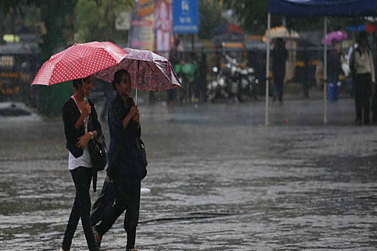 Today Weather Update: कड़ाके की ठंड के बीच फिर बदला मौसम का मिजाज, कई जगहों पर बारिश की संभावना, जानें मौसम विभाग का लेटेस्ट अपडेट