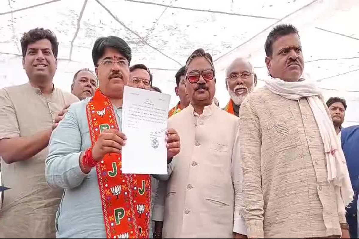 Dhamtari nagar nigam chunav result 2025: धमतरी की 6 नगरीय निकायों में से पांच पर भाजपा का परचम, कांग्रेस विधायक की पत्नी की करारी हार