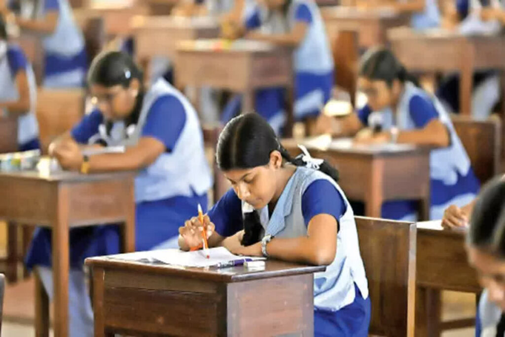 12th Board Exam Paper Leak 2025: 12वीं बोर्ड का अंग्रेजी पेपर लीक / Image Source: Symbolic