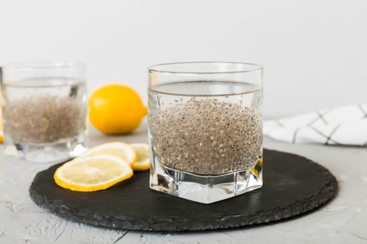 Benefits Of Chia Seeds: रोजाना डाइट में शामिल करें चिया सीड्स, मिलेंगे कई अनगिनत फायदे