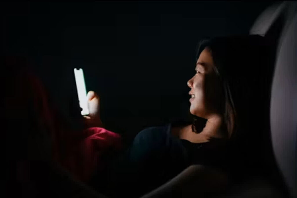 Girl Addicted to Mobile | Image Source | Symbolic