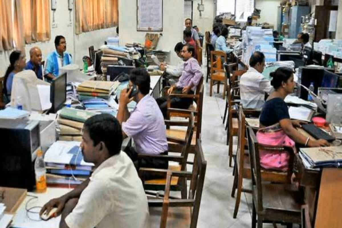 Daily Wages Employees Salary News: दैनिक वेतनभोगी कर्मचारियों के वेतन में बढ़ोतरी, महंगाई भत्ते के भुगतान को लेकर लिया गया बड़ा फैसला, आदेश जारी