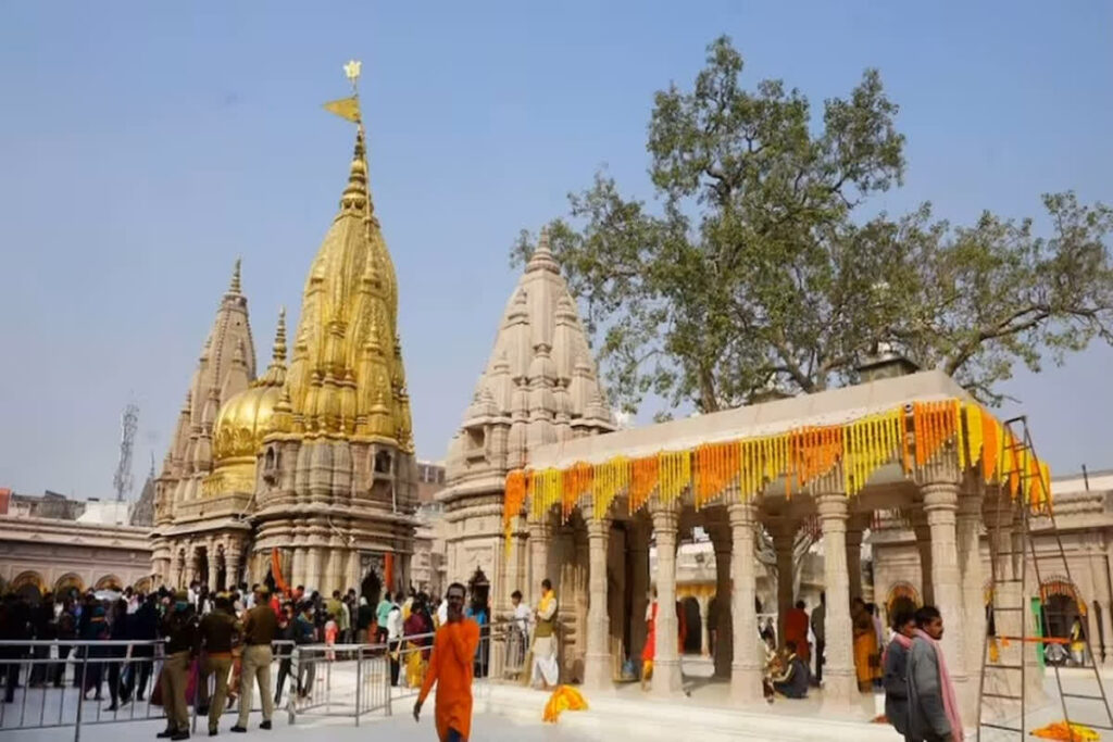 VIP Darshan Ban in Kashi Vishwanath Mandir| Photo Credit: IBC24