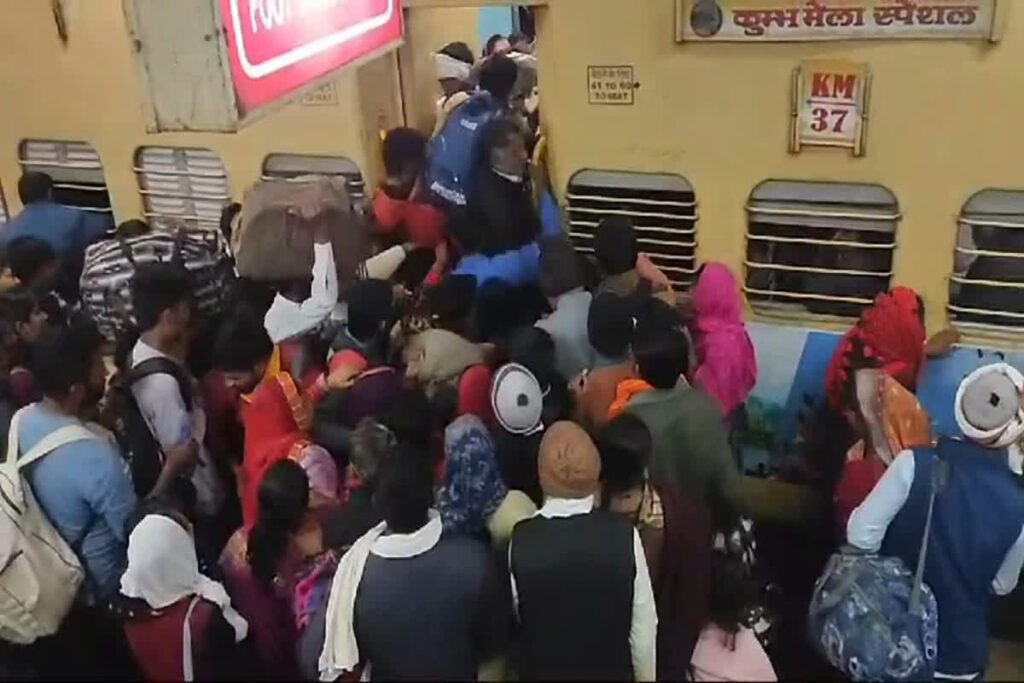 Mahakumbh Railway Crowd In Katni | Image Source | IBC24