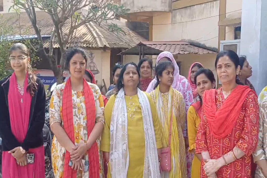 Mahakumbh Yatra Fraud In CG |Image Source | IBC24