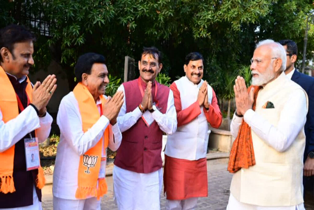 PM Modi Meeting in Bhopal Today: पीएम मोदी की बैठक में शामिल नहीं होंगे शिवराज सिंह चौहान / Image Source: IBC24
