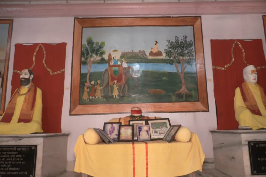 Mughal emperor Akbar's cap | Image Source| IBC24