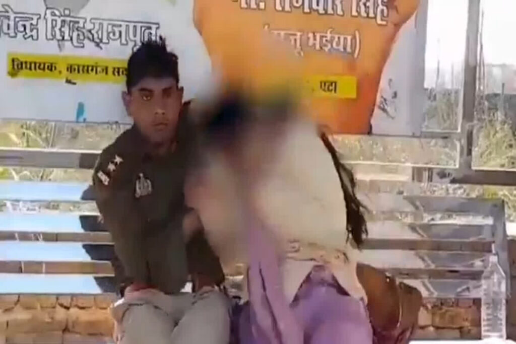 Policeman Romance Video Live: पत्नी के साथ खुलेआम रोमांस करते पुलिसकर्मी का वीडियो वायरल / Image Source: Viral Video