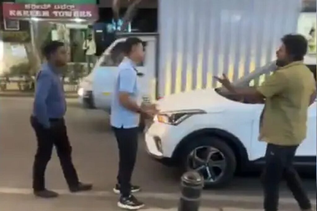 Rahul Dravid's Car Accident. Image Source- Viral Video Grab