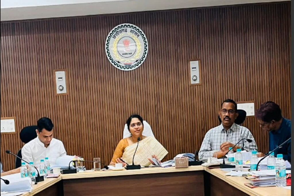 CG Excise Department Meeting: Image Source- IBC24