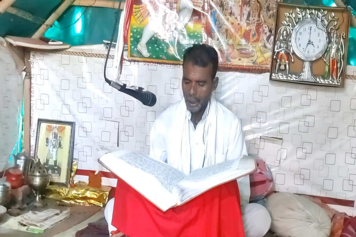 Shri Ramcharitmanas Records : 20 घंटे में पूरी रामचरितमानस पढ़ने वाला किसान कौन ? 31 बार एक ही आसन में बैठकर किया पाठ, इंडिया बुक ऑफ रिकॉर्ड में दर्ज