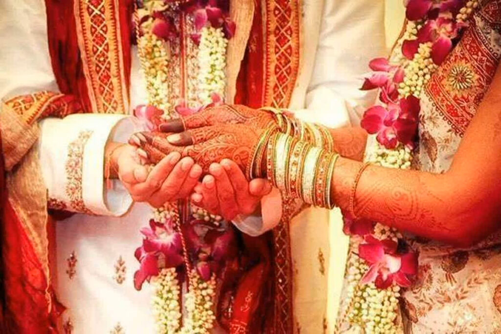 Groom Do this with Bride's Friend: जयमाला से पहले ही दुल्हन की सहेली और दूल्हा..., Image Source: Symbolic