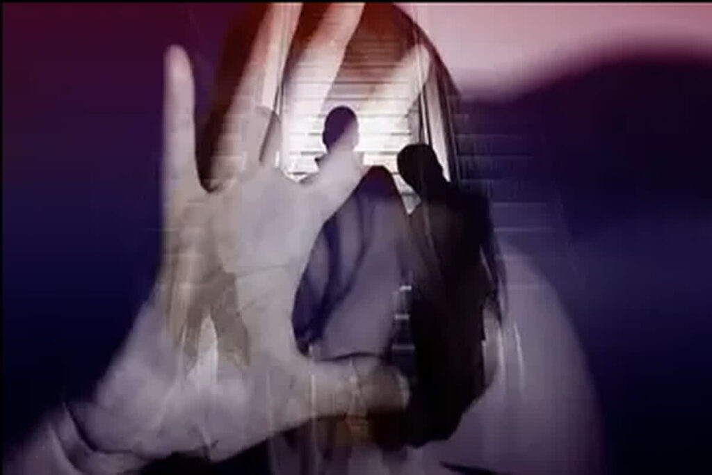 Woman robbed in Raipur | Image Source | Symbolic