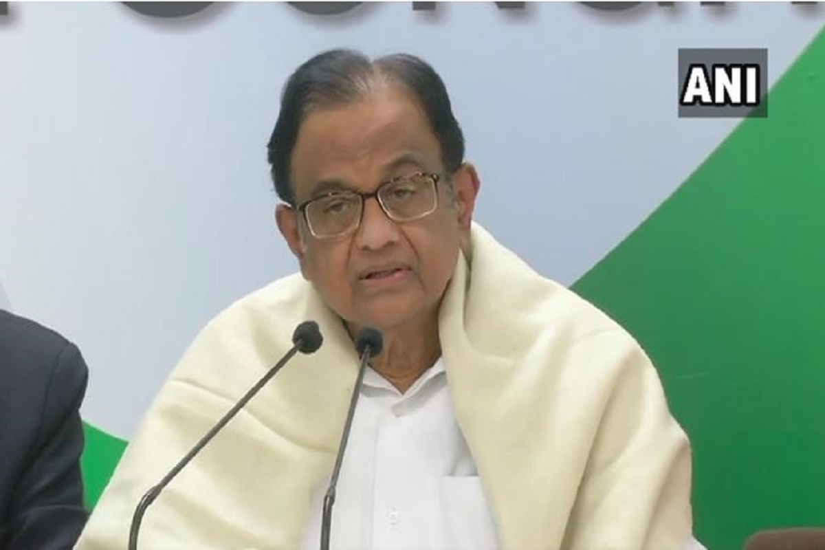 Chidambaram on Illegal Indian immigrants: अमेरिका से अवैध भारतीय प्रवासियों को जंजीरों में बांधकर सैन्य विमान में नहीं भेजा जा सकता, चिदंबरम ने उठाए सवाल