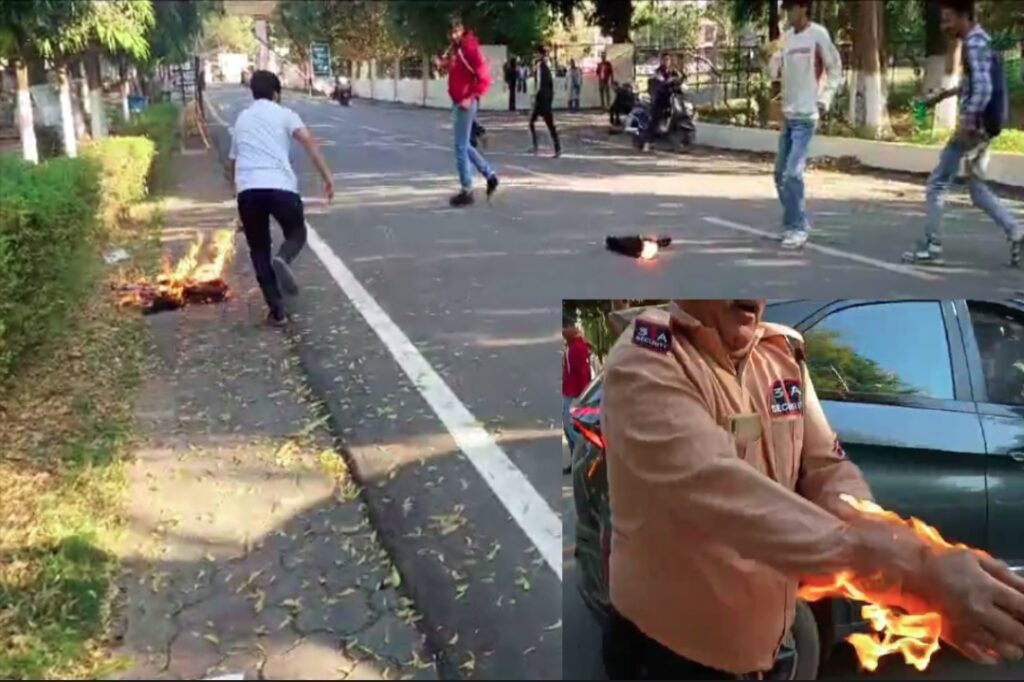 NSUI Protest in Jiwaji University | Source : IBC24