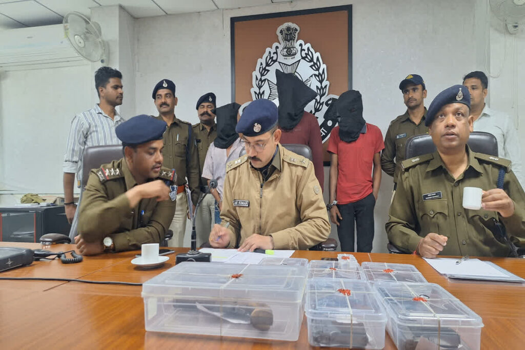 Ratlam Police Action: Image Source- IBC24