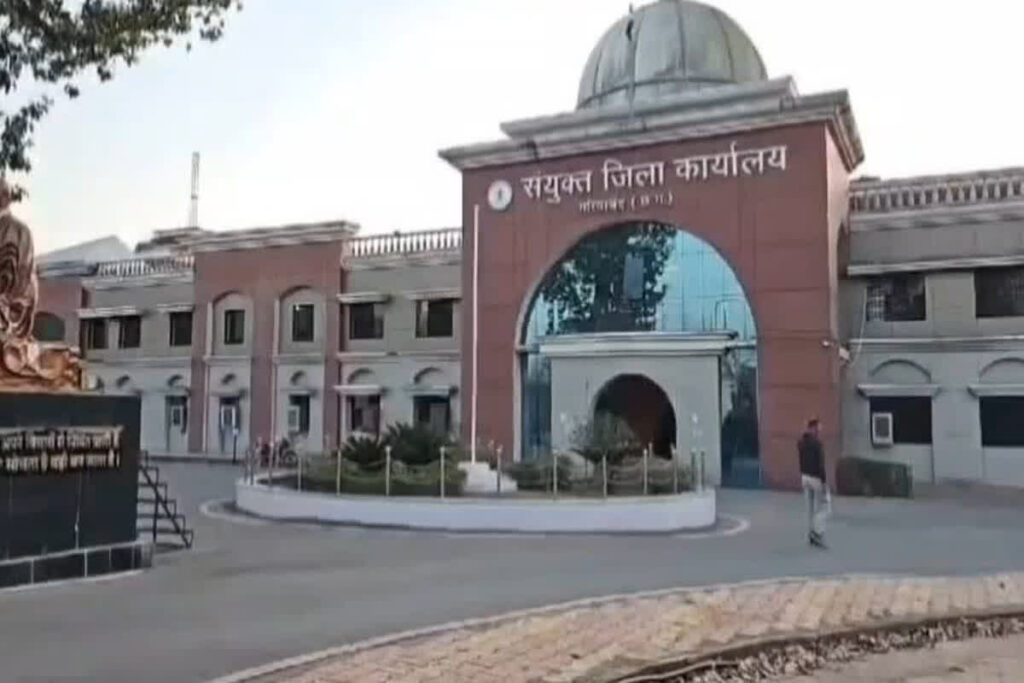 Husband and Wife Both Become Sarpanch / पति—पत्नी दोनों बन गए सरपंच, रहते हैं एक ही गांव में हैं / Image Source: IBC24