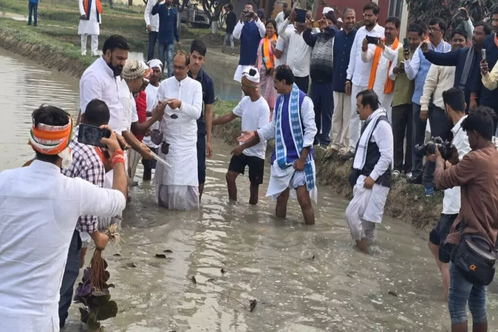 Shivraj Singh Chouhan Viral Video/ Image Credit: ANI X Handle