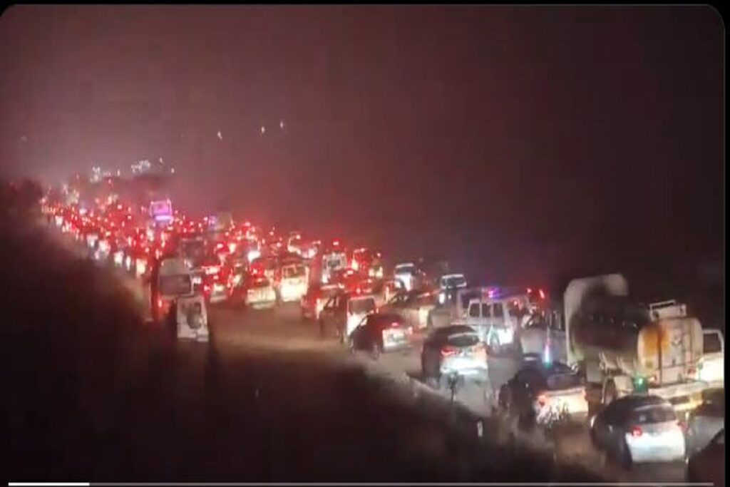 Prayagraj Maha Kumbh root Jam, image source: Sachin Gupta X