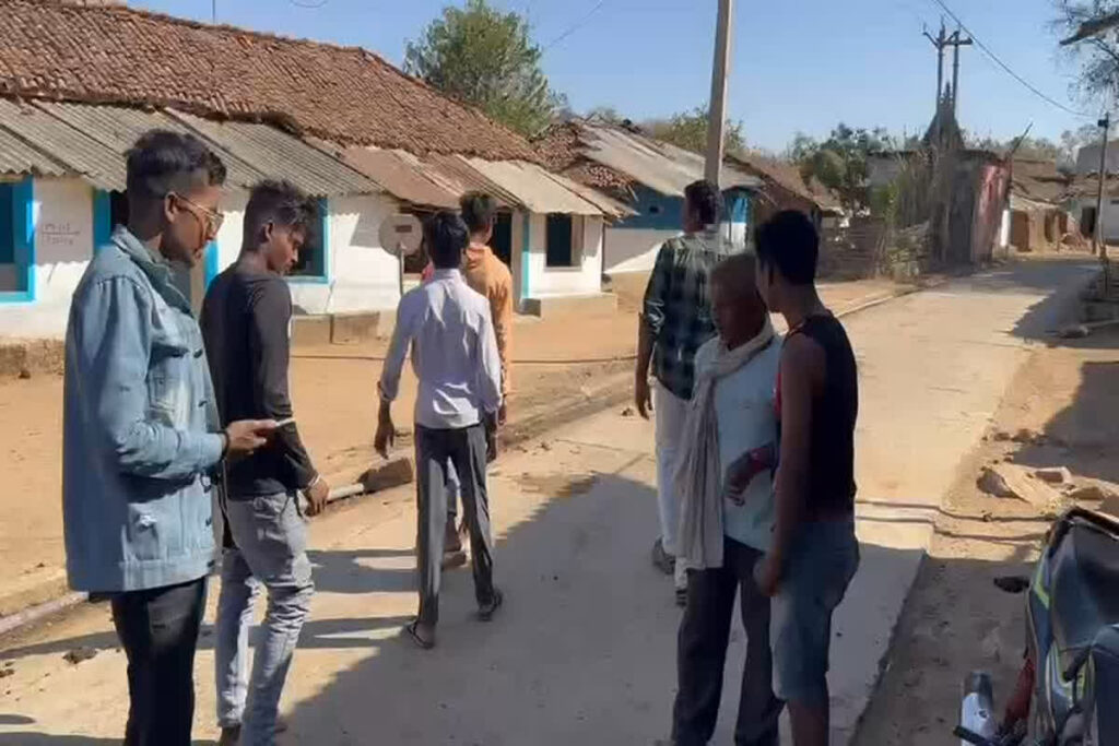 Boys are not getting married due to mobile network। Photo Credit: IBC24