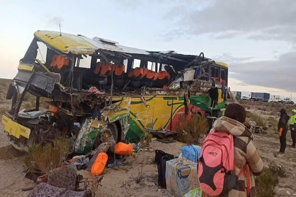 Bus Accident in Bolivia| Photo Credit: Radio Uyuni