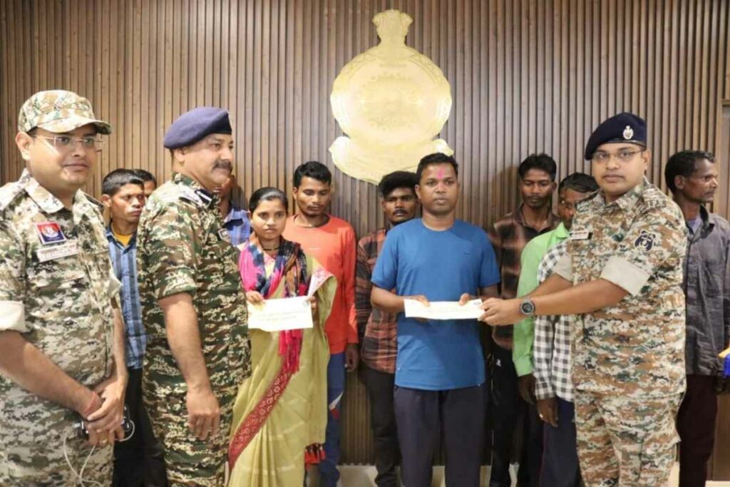 Chhattisgarh Naxalites Surrender