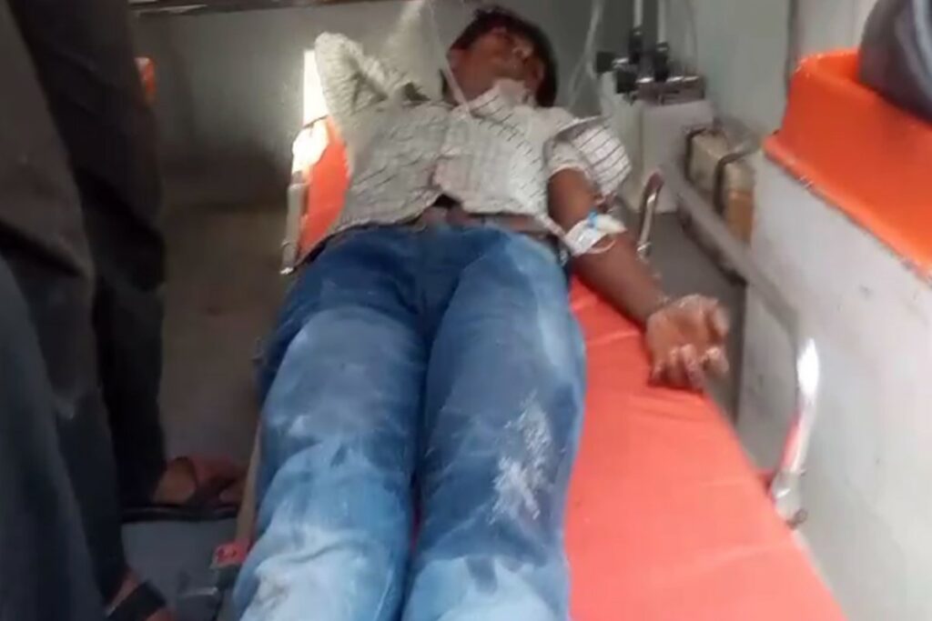 Private Part Damage: पैंट की जेब में फटा मोबाइल, युवक के प्राइवेट पार्ट के उड़े चिथड़े! Image Source: IBC24