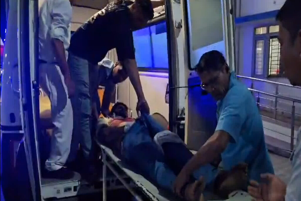 Watching Porn Videos On Mobile | Image Source | IBC24