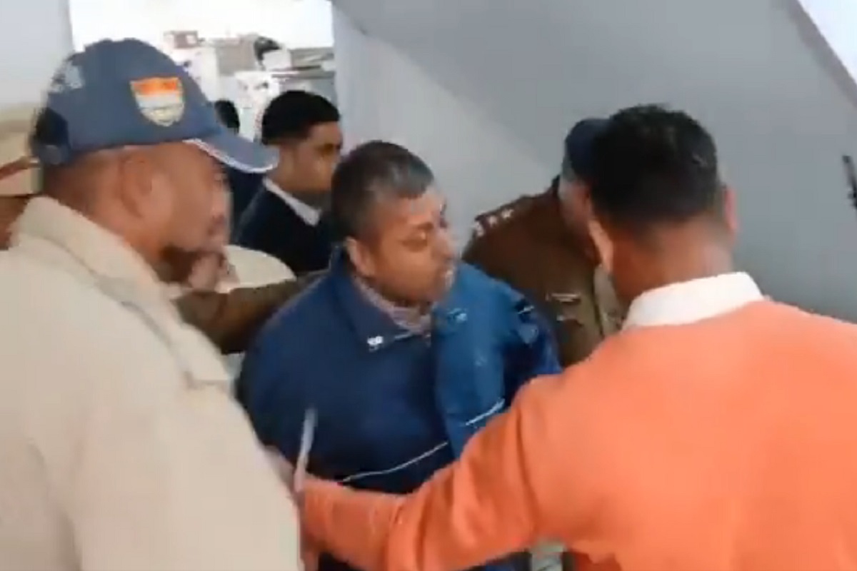 Viral Video: ‘संकट’ आने वाला है… सचिवालय में CM पहुंचते ही चिल्‍लाने लगा शख्स, खुद के अंदर देवता के प्रवेश होने का किया दावा, देखें ये वीडियो