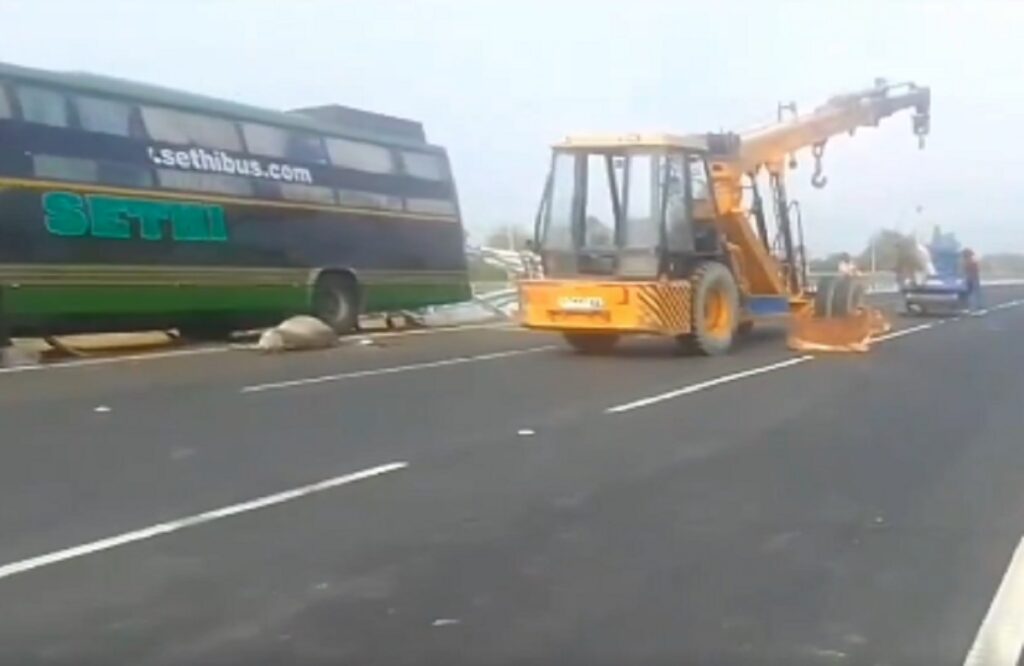 Road Accident in Raebareli/ Image Credit: @WeUttarPradesh X Handle