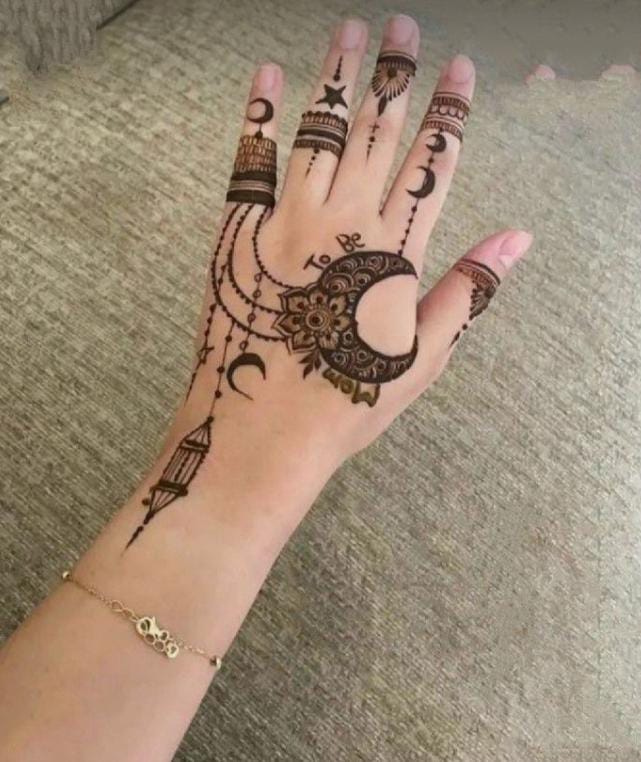 Ramadan 2025 Mehndi Designs/ Image Credit: Pinterest