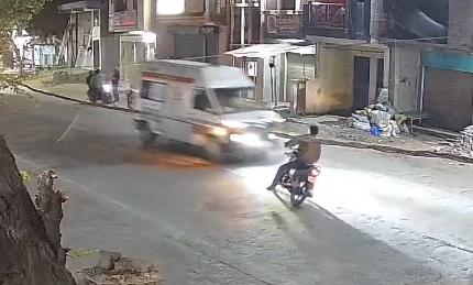 Ambulance Accident CCTV Video: एंबुलेंस ने बाइक सवार युवक को मारी टक्कर, इलाज के दर्दनाक मौत, घटना का CCTV फुटेज आया सामने