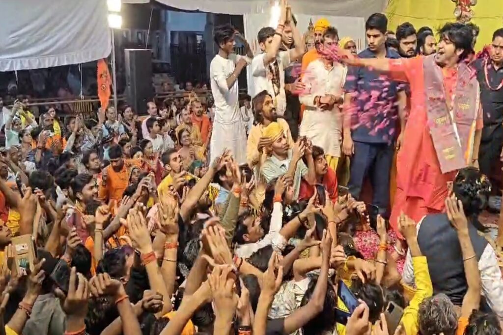 Holi In Bageshwar Dham/ Image Credit: IBC24