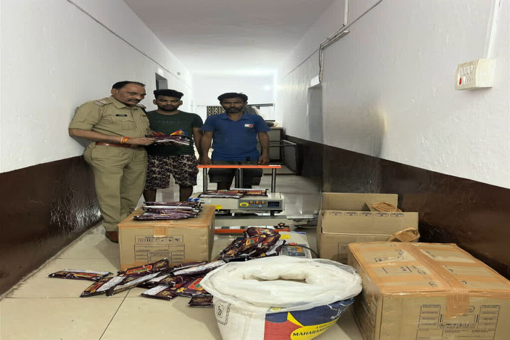 Fake Pan Masala Exposure | Image Source | IBC24