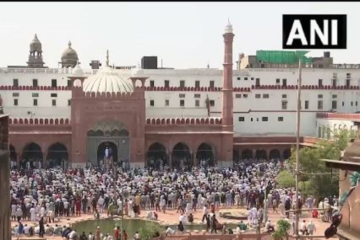 यूपी-बिहार से लेकर ​पश्चिम बंगाल-दिल्ली तक शांतिपूर्वक अदा की गई नमाज, देखें देश की एकता की खूबसूरत तस्वीरें