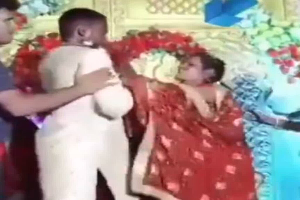 Dulha Dulhan Ka Viral Video/ Image Creidt: @gharkekalesh X Handle