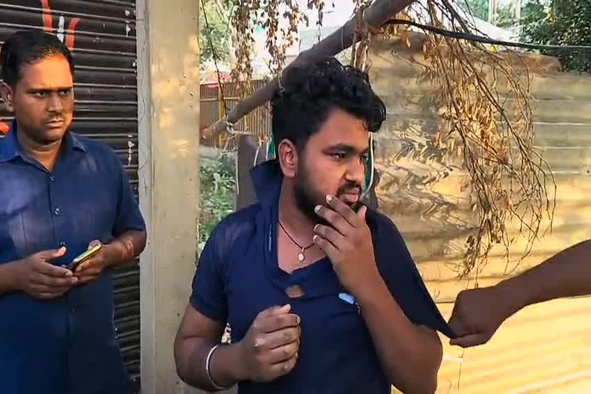 Mahila ka Nahate hue Video| Image source: IBC24