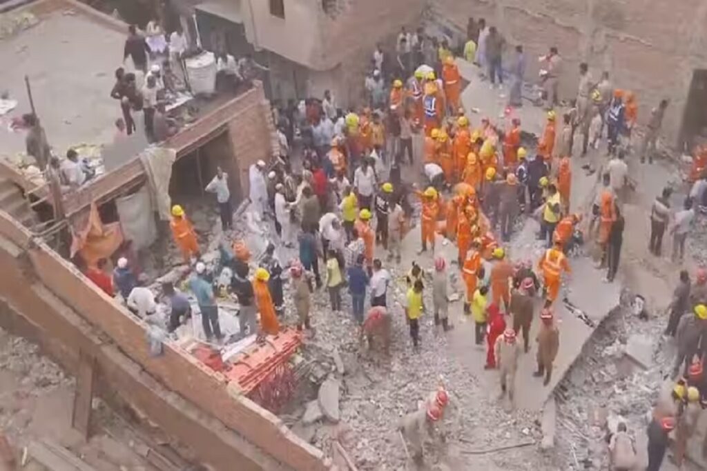 Delhi Building Collapse. Image Sourc-IBC24 Archive