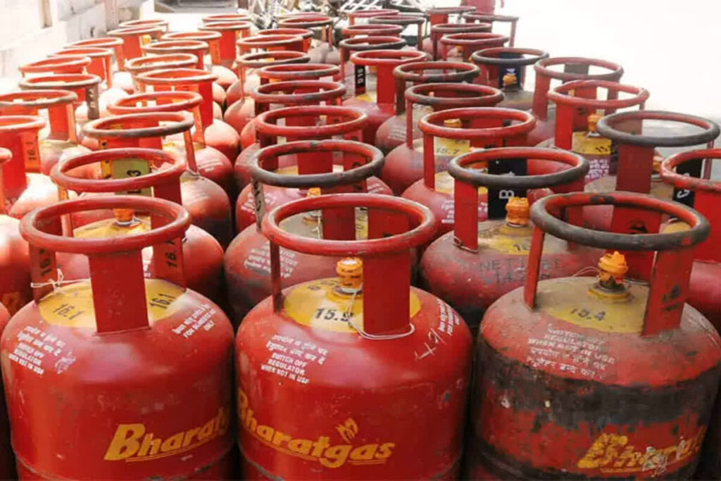 Free Domestic LPG Cylinder: हर साल तीन रसोई गैस सिलेंडर फ्री, रक्षाबंधन से पहले भाजपा सरकार का बड़ा फैसला / Image Source: File