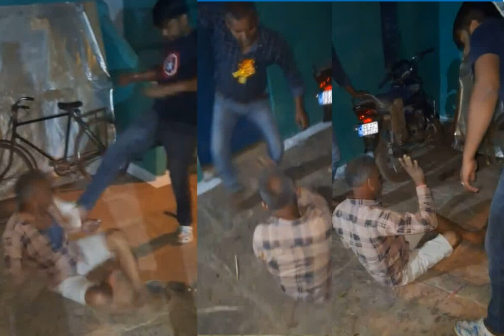 Baloda Bazar Kisan Se Marpit Video: चप्पल से पिटा...लात से मारा, गरीब किसान की बेरहमी से पिटाई / Image Source: IBC24