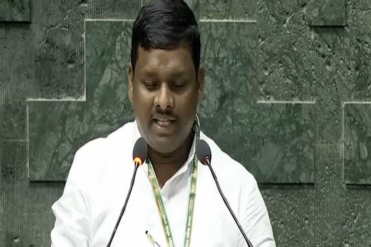 Bapi Halder on Waqf Bill: ‘किसी के बाप की नहीं है वक्फ की संपत्ति, नजर उठाकर देखा भी तो आंख निकाल लेंगे, पसलियां तोड़ देंगे’ हिंसा के बीच TMC सांसद का विवादित बयान