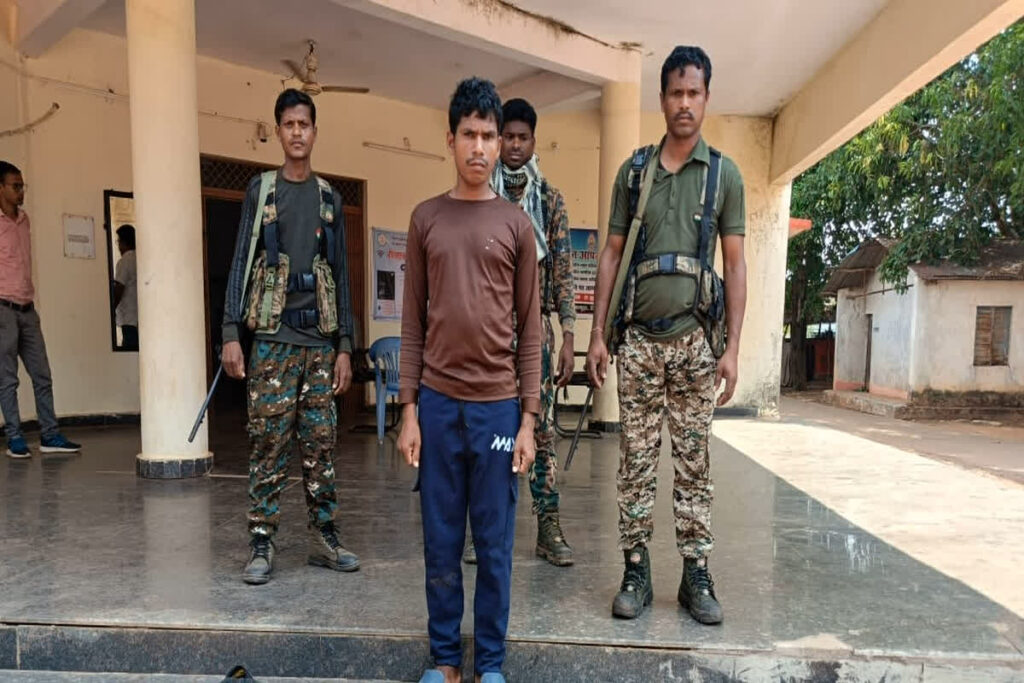 Naxalite Arrested In Bijapur/ Image Credit: IBC24