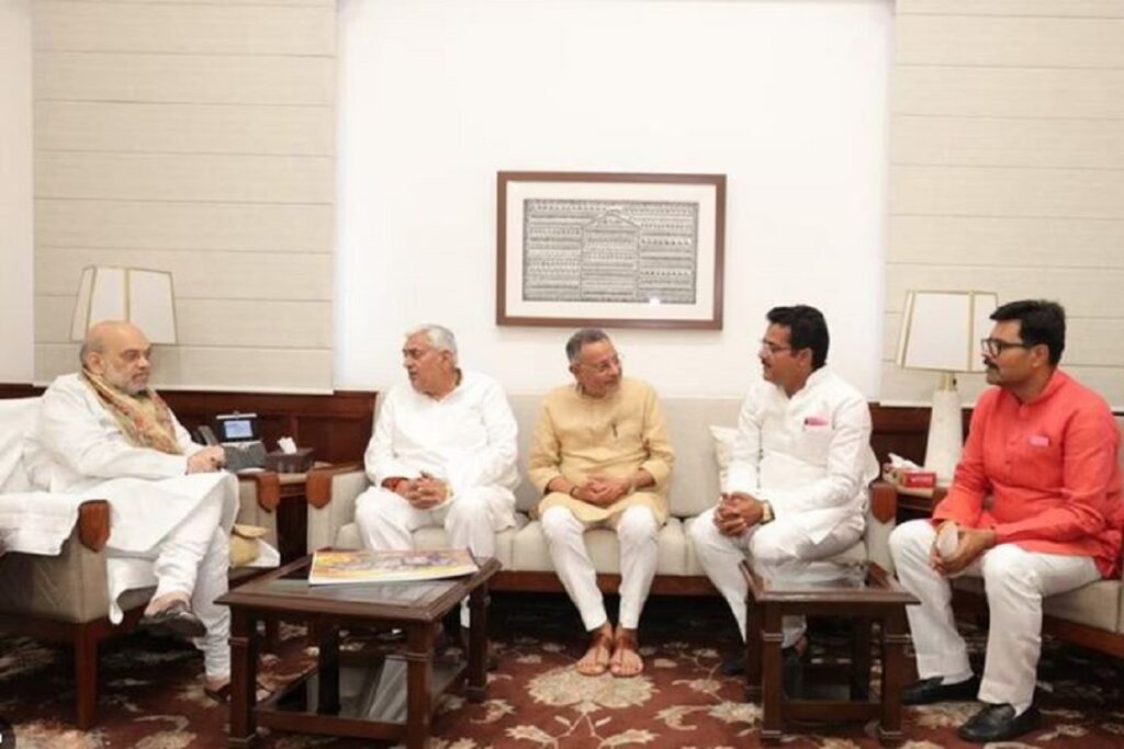SP MLAs met Amit Shah:, image source: hindustan
