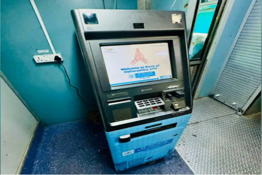 ATM in Train: रेल यात्रियों के लिए खुशखबरी.. अब सफर में नहीं होगी कैश की  टेंशन, चलती ट्रेन में मिलेगी एटीएम की सुविधा |