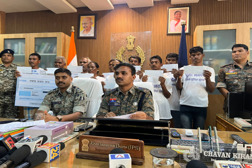 Naxal Mukt Chhattisgarh: बड़ेसट्टी गांव बना बस्तर का पहला नक्सल मुक्त गांव / Image Source: IBc24