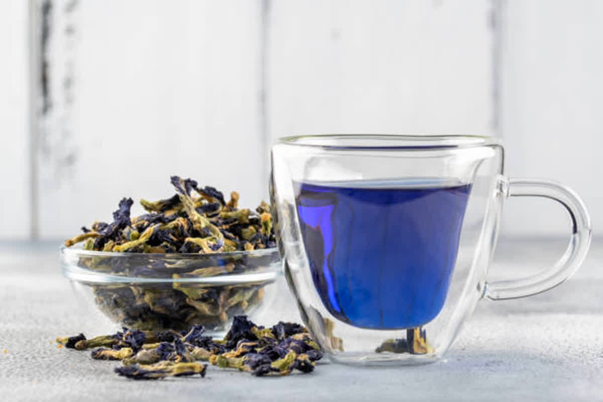Blue Tea Benefits : ग्रीन टी से भी ज्यादा लाभकारी है ये ब्लू टी, मिलते हैं कई गजब के फायदे