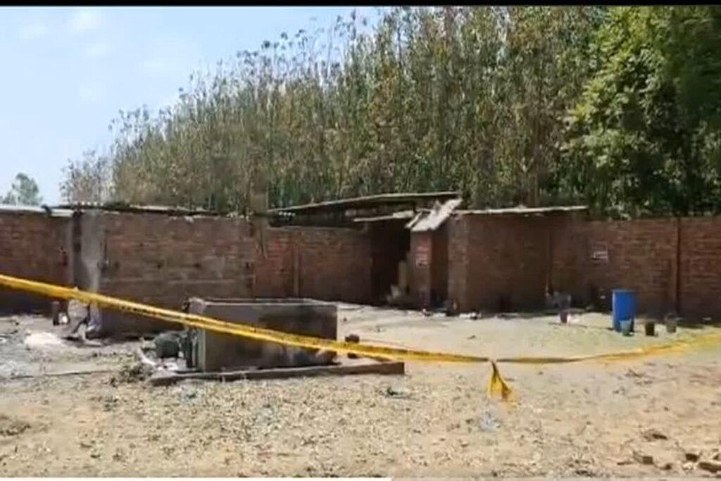 Explosion in Firecracker Factory: पुराने पटाखा फैक्ट्री में विस्फोट से तीन की मौत / Image Source: Screengrab