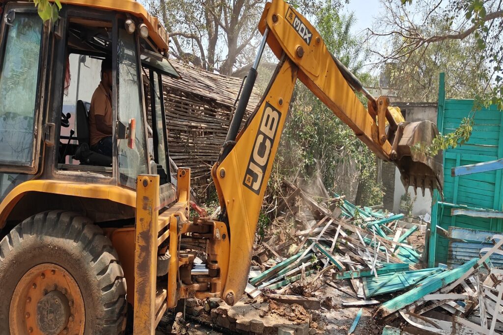 Action against encroachment. image source: ibc24