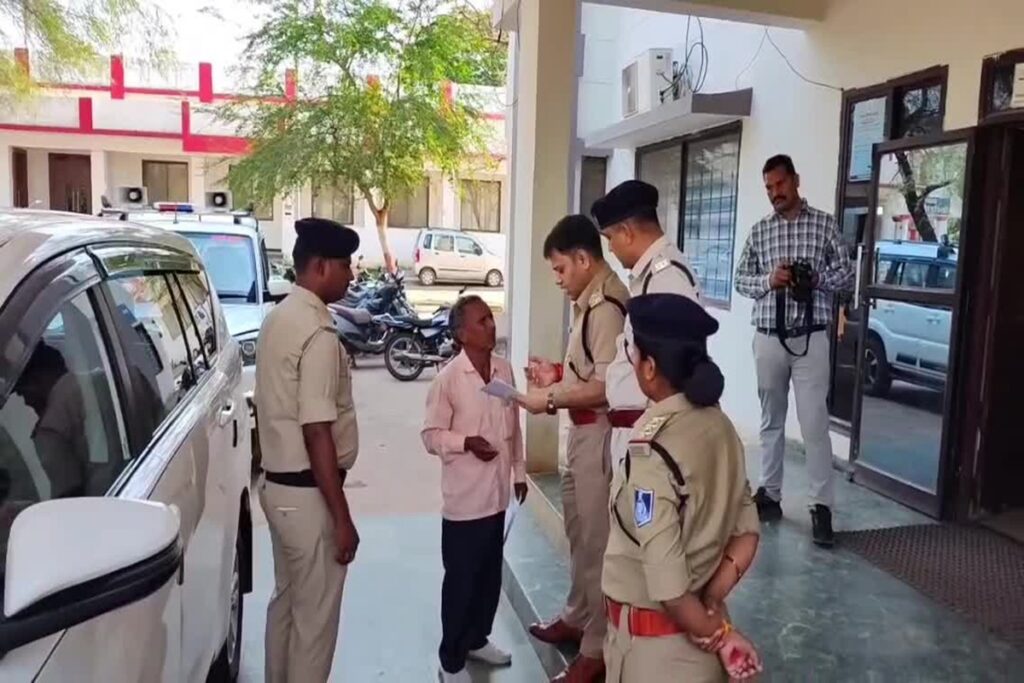 Pakistani Nationals In Katni/ Image Credit: IBC24