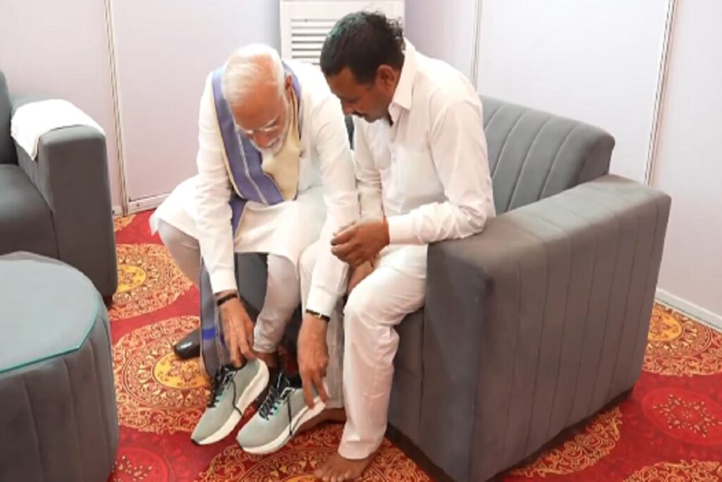 PM Modi Share Rampal Story